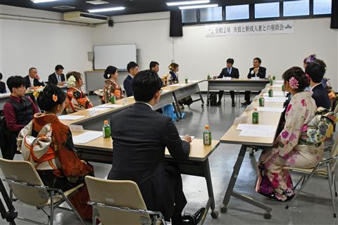 座談会の様子(令和2年)