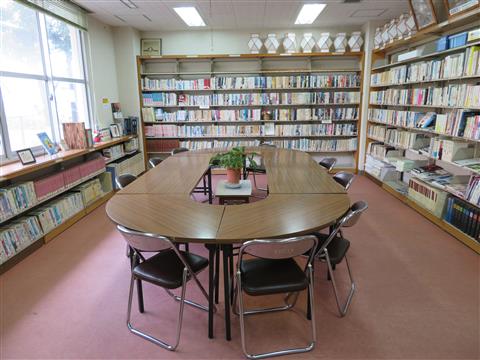 白山公民館図書室　全景