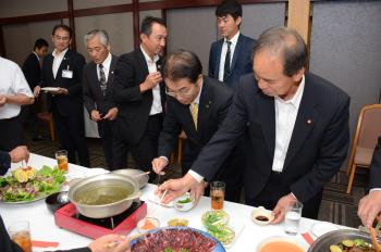 イノシシ肉料理の試食会(1) イノシシ肉料理の試食会(1)