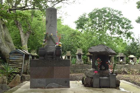 龍造寺隆信供養塔