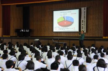 「いのりの日 講演会」(第一中学校) 「いのりの日 講演会」(第一中学校)